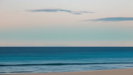 Obraz premium Serene Ocean Scene with Calm Waves and Pale Sky