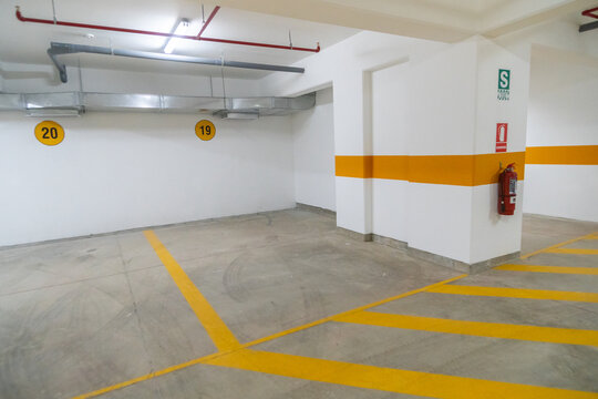 estacionamiento en sotano de edificio