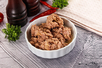 Canned tuna preserve for salad