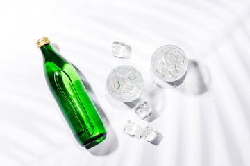 Fototapeta premium Crystal-clear glasses filled with chilled water and ice cubes