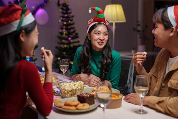 At New Year's Eve and Christmas Eve parties, Asian friends and coworkers come to celebrate together. Champagne, wine, popcorn, gift boxes, and festive decorations create a fun holiday atmosphere.