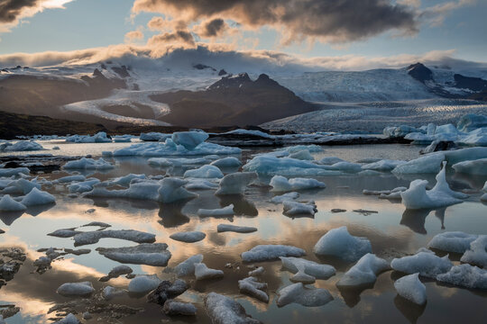 Icebergs floating on the glacier lake Fjalls�rl�n at the end of the glacier Vatnaj�kull near the J�kulsarlon Lagoon at sunset in Iceland.