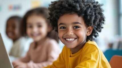 Obraz premium A cheerful child in a classroom setting, smiling brightly, with blurred classmates in the background creating a joyful scene.