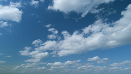 Obraz premium Clouds stratocumulus in tropical summer sunshine day. White cumulus cloudscape. Timelapse.