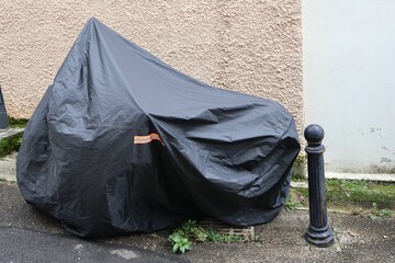 Protection noire de moto © Montag Stock