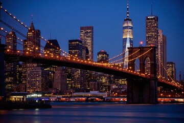 Obraz premium Manhattan skyline Brooklyn Bridge suspension design twinkling lights