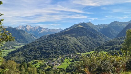 Bilhères et la vallée d'Ossau vus depuis les cromlechs de Lous Couraus