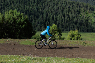 Naklejka premium Riding mountain bike in the beautiful mountains