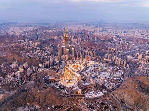 Aerial view of the Grand Mosque with the Kaaba, Islam&rsquo;s holiest site, and the Abraj Al-Bait Clock Tower illuminated by early morning sunlight in the holy city of Mecca (Makkah)