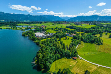 Das bayerische Oberland rund um den Riegsee bei Murnau im Luftbild