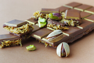  Gold-dusted  Dubai chocolate bar with pistachio layers