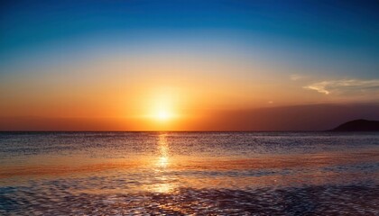 Obraz premium Golden Hour at Sea: A breathtaking panorama of a fiery sunset over a tranquil ocean, capturing the golden glow of the sun as it dips below the horizon.