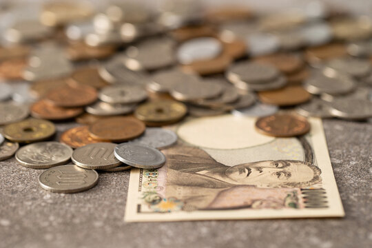 Japanese coins and Japanese banknotes - Powered by Adobe
