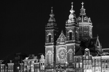 Fototapeta premium leuchtendes Amsterdam in den Niederlanden