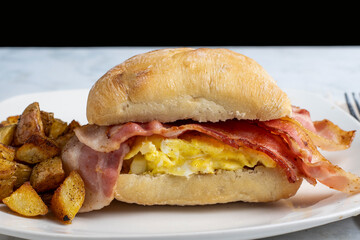  egg and bacon breakfast sandwich