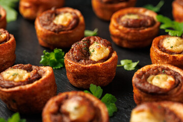 Mini Yorkshire puddings with shredded beef and gravy