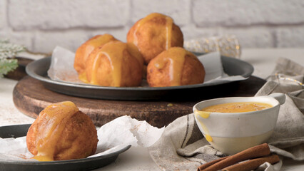 Rabanadas poveiras with egg cream and cinnamon