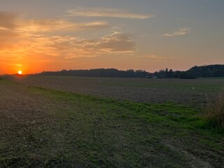 Sonnenuntergang über dem Wälkesberg bei Menden im Sauerland	