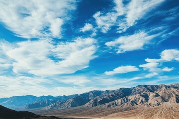 Fototapeta premium A scenic view of the desert with majestic mountains in the distance