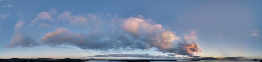 Fototapeta premium Panoramic View of Evening Sky Over Vancouver Island, British Columbia