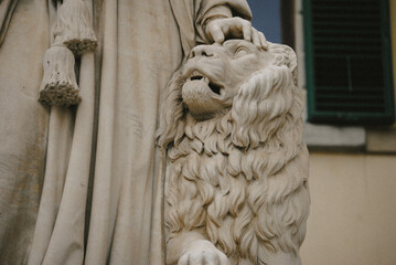 Statue of a lion in front of church in Italy.
