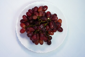Ready-to-eat red seedless grapes