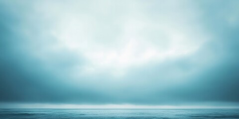Obraz premium A serene seascape under a cloudy sky, evoking calm and contemplation.