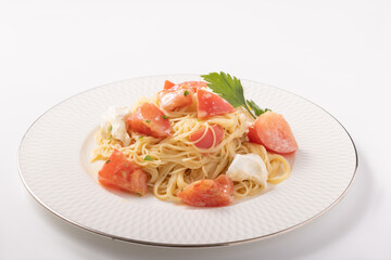 トマトとモッツァレラチーズの冷やしパスタ