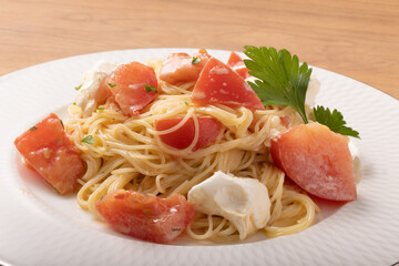 トマトとモッツァレラチーズの冷やしパスタ