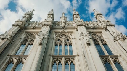 Obraz premium Courthouse building exterior with classical architecture, symbolizing justice and order in society. Timeless design reflecting the importance of legal systems and civic responsibility.