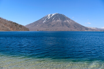 Obraz premium 日光の中禅寺湖と男体山