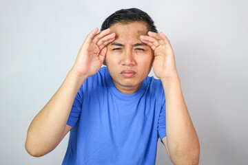 Naklejka premium eye problems man holding glasses and squinting eyes