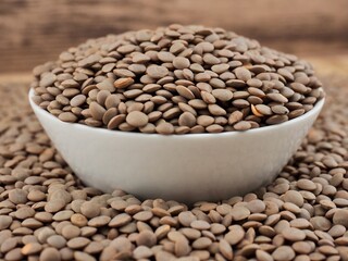 그릇에 가득 담긴 렌틸콩, 요리재료