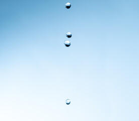 落下する水滴のアクション