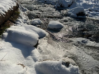 A river in a mountainous area in winter. A stormy stream.