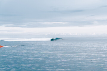 Naklejka premium Waves breaking on reef point
