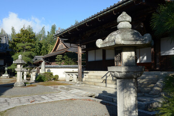 聖衆来迎寺　本殿前の石灯篭　滋賀県大津市比叡辻