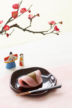 Sakura mochi, ume plum and hina dolls on three-coloured washi paper