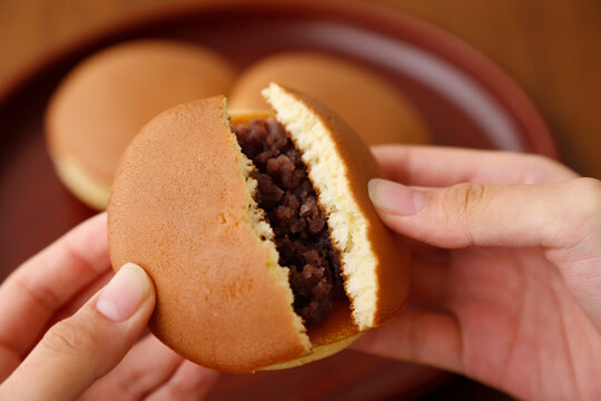 Image of dorayaki being split open