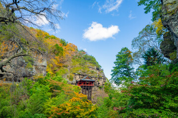 長野県小諸市布引山　釈尊寺の秋の風景