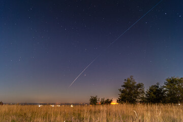 Fototapeta premium Meteor trail over starry field