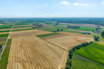 Die Kulturlandschaft im schw&auml;bischen Donauried bei Leipheim im Luftbild