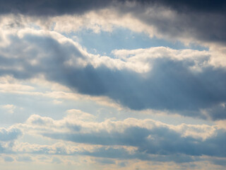 冬の印象的な雲の空間03