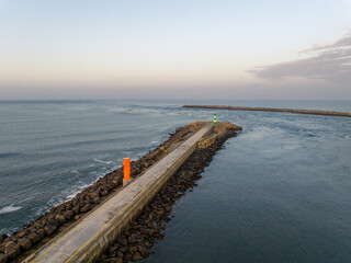 Atardecer en un puerto de Portugal a vista de drone