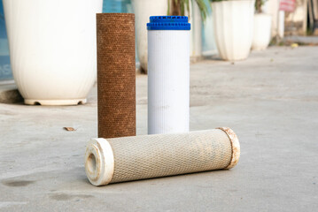 The difference between a dirty filter water purifier that has been used and a new water purifier on the water purifier system