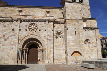 Fototapeta premium medieval church (st john the baptist) in zamora in spain 