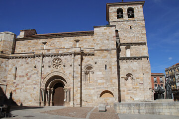 Obraz premium medieval church (st john the baptist) in zamora in spain 