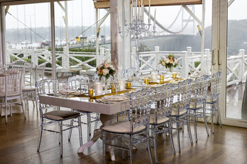 Luxurious wedding table decor with crystal chandeliers and floral arrangements