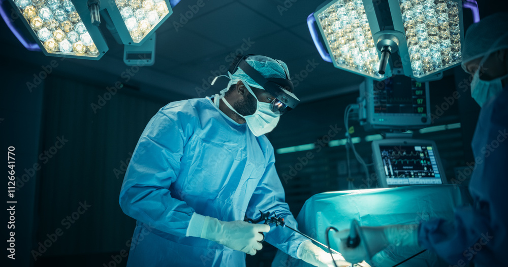 Poster Lead Surgeon Navigating Complex Steps in Real-Time with the Help of an Augmented Reality Glasses. Black Male Medical Professional is Aided by Nurses and Surgical Assistants in a Coordinated Teamwork