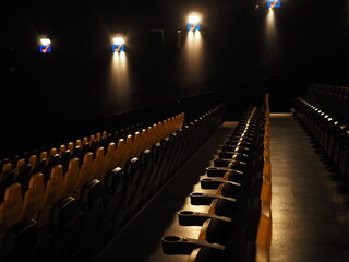 Fotele w sali kinowej. © EwaAF